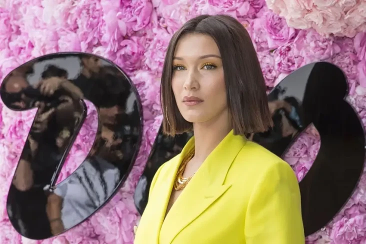 Bella Hadid Bikin Heboh!...