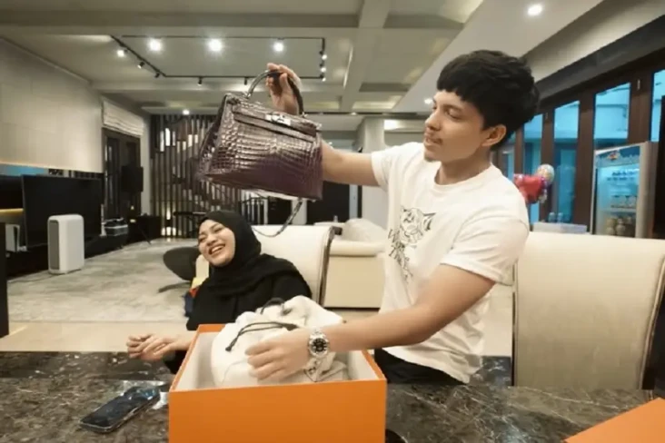 Aurel Hermansyah Dapat...