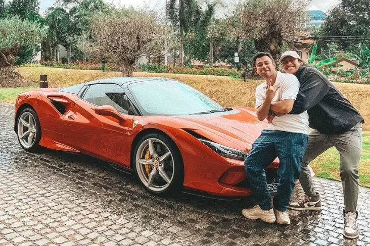 5 Koleksi Mobil Raffi...