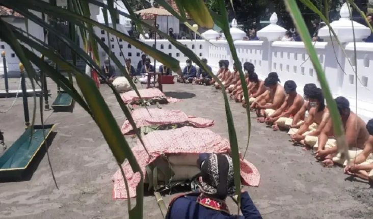 Peringati Jumenengan...