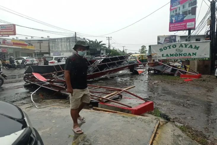 Gapura Situ Cipondoh...