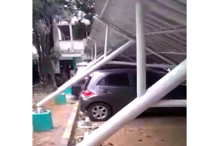 Angin Kencang, Atap...