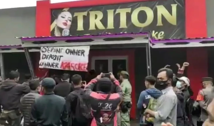 Ribuan Warga Lerang...