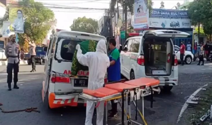 Ambulans Bawa Jenazah...