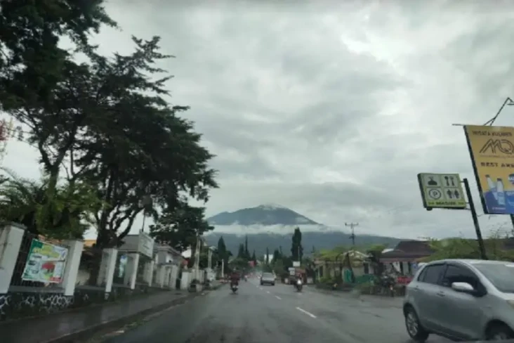 Penampakan Gunung Lawu...