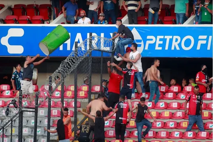 Tragedi Sepak Bola Liga...