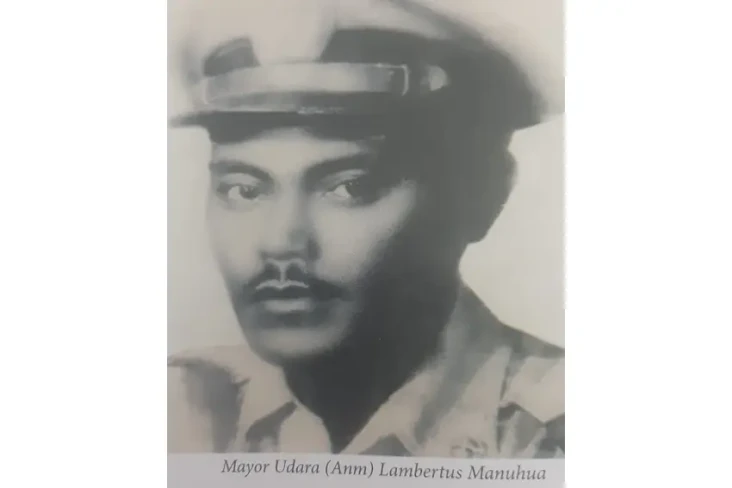 Dikepung Musuh, Perwira...