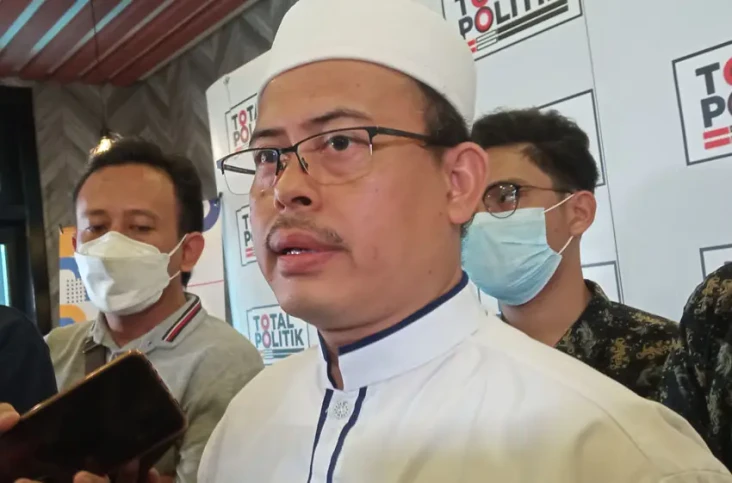 Ketua PA 212 Kritik...