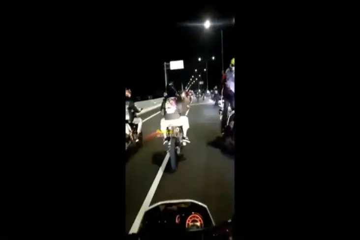 Viral Konvoi di Tol...