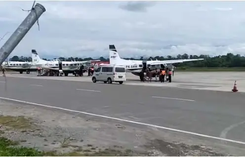 Evakuasi 8 Karyawan...
