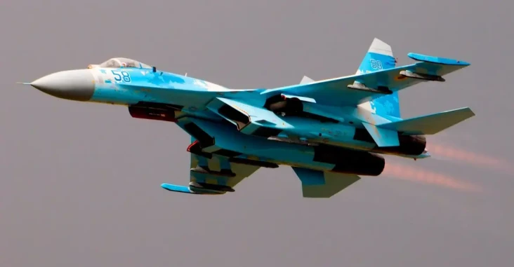 4 Jet Tempur Su-27 dan...