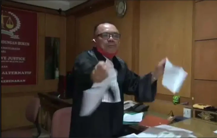 Pengacara di Surabaya...