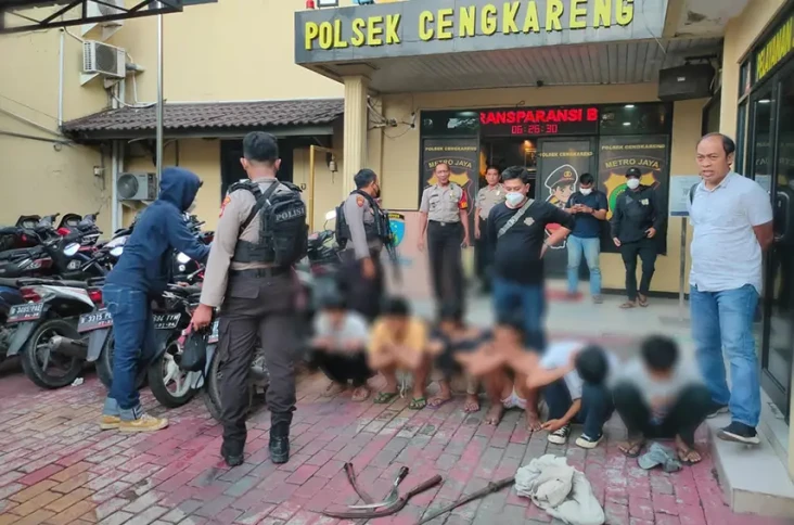 Bawa Celurit dan Samurai,...