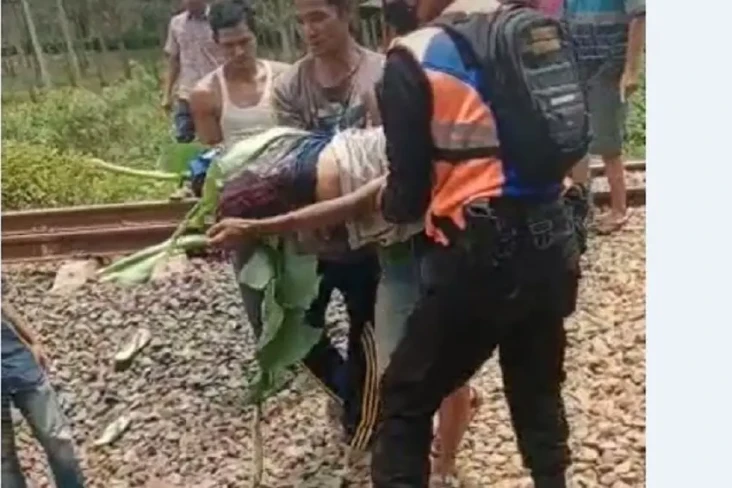 Ditabrak Kereta Warga...