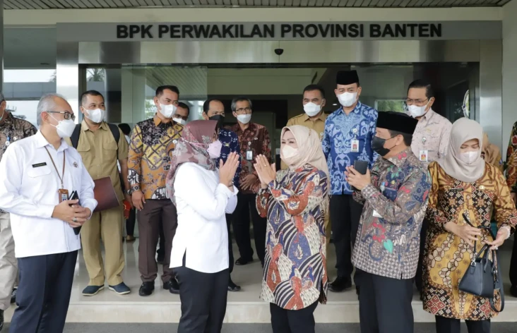 Pemkab Serang Lebih...
