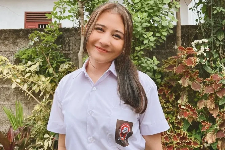 Prilly Latuconsina Geram...