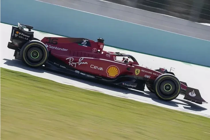Mobil F1 Alami Fenomena...