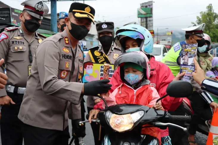 Ajak Masyarakat Tertib...