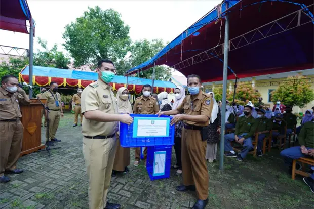 Lewat Kantin Cikgu,...