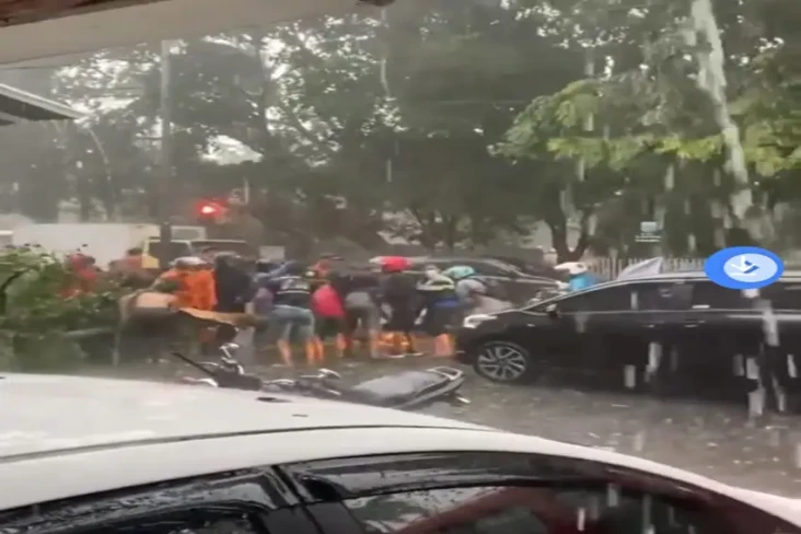 Jakarta Diterjang Hujan...