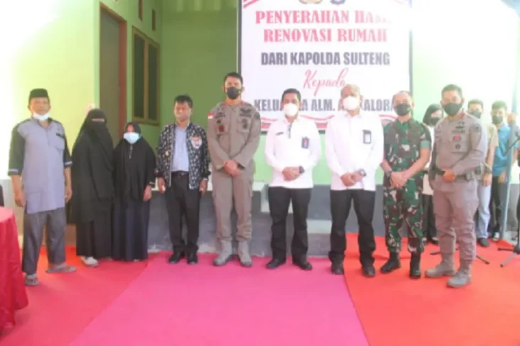 Kapolda Sulteng Serahkan...
