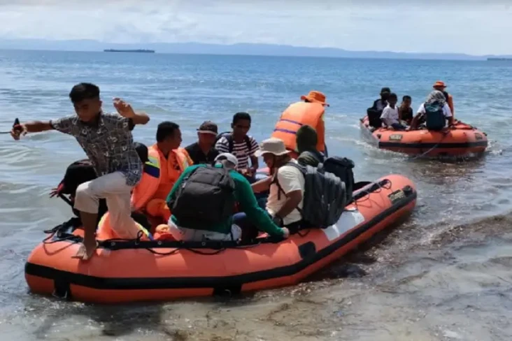 Kapal Ferry KMP Ngafi...
