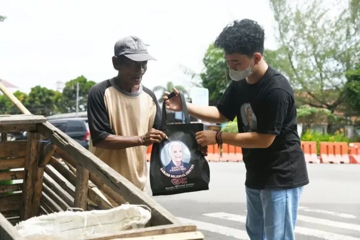 Milenial Dukung Ganjar,...