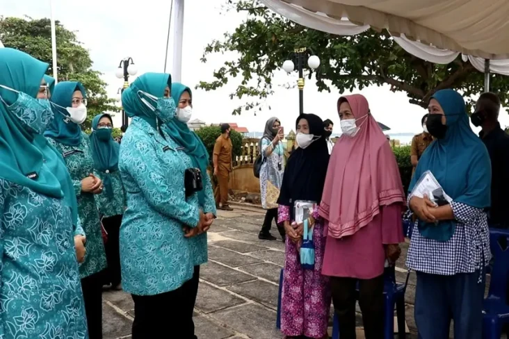 Bagikan Sembako di Pulau...