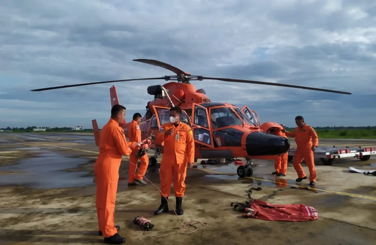 Basarnas Kerahkan Helikopter,...