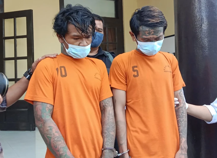 Penampakan 2 Pembunuh...