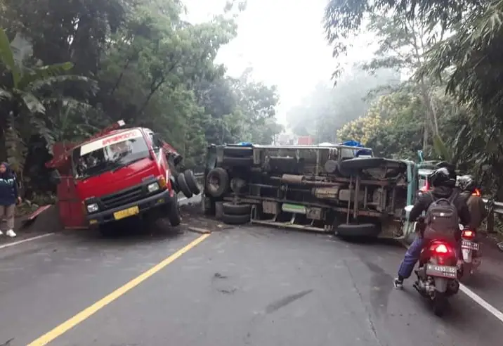 As Roda Patah, Truk...