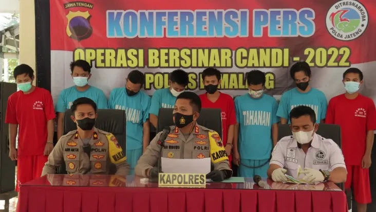 Kedapatan Hendak Pesta...