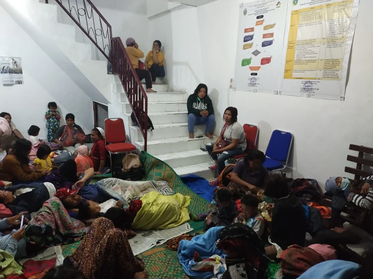 Tuntut Kekurangan Gaji,...