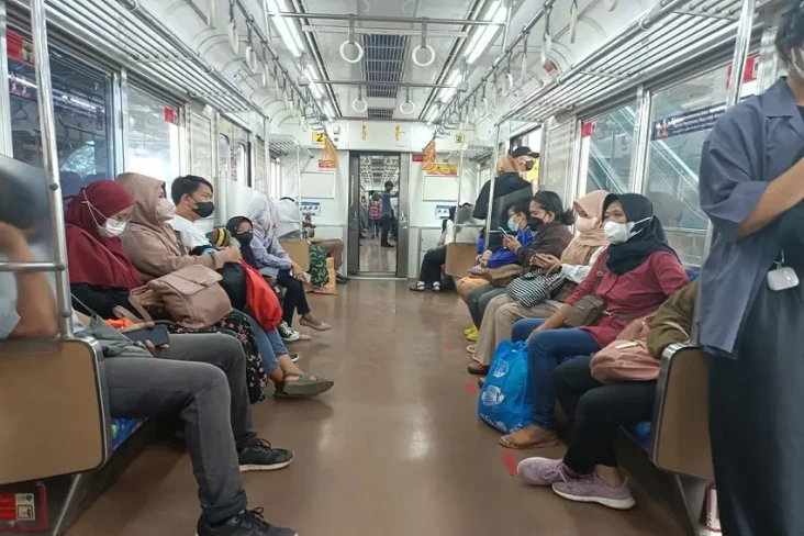 Commuter Line Cabut...