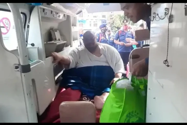 Petugas Pemadam Kebakaran...