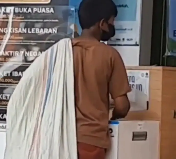 Viral Bocah SD Penjual...