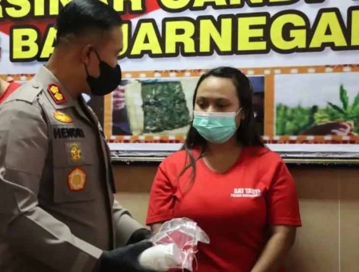 Kedapatan Jual Pil Koplo,...
