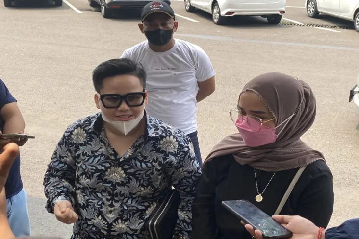 Hadapi Ayu Aulia, Sang...