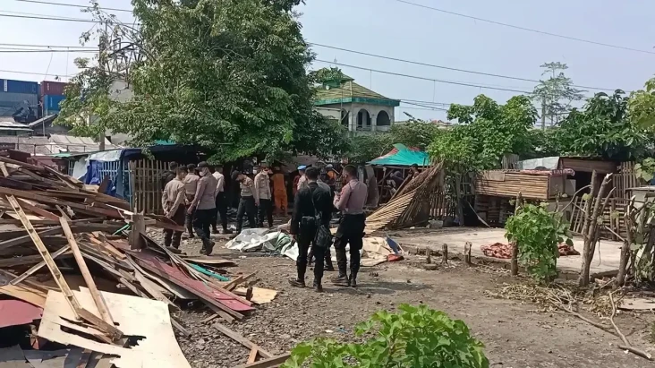 Gubuk Liar di Kampung...