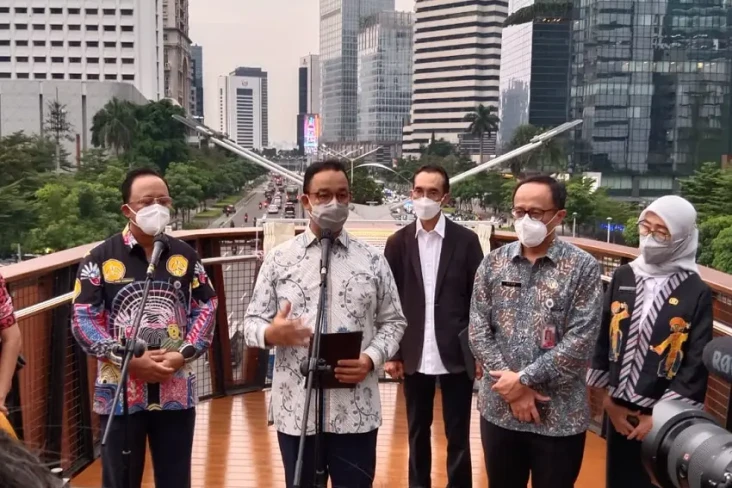 Anies Resmikan JPO Kapal...