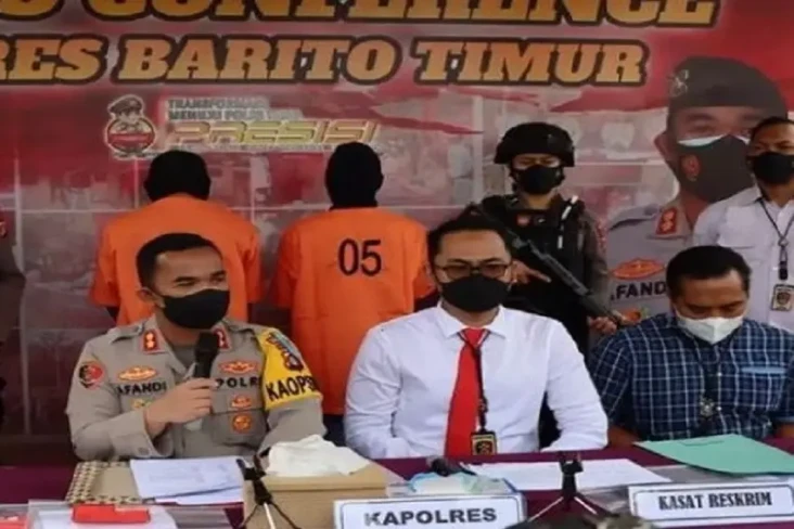 Peras Wanita dengan...