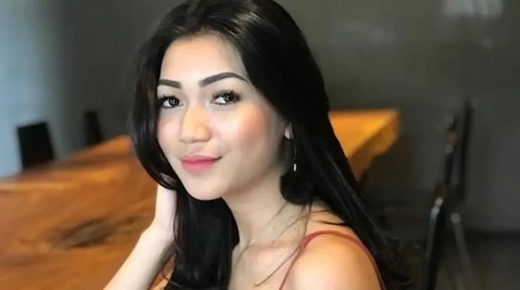 4 Artis yang Pernah...