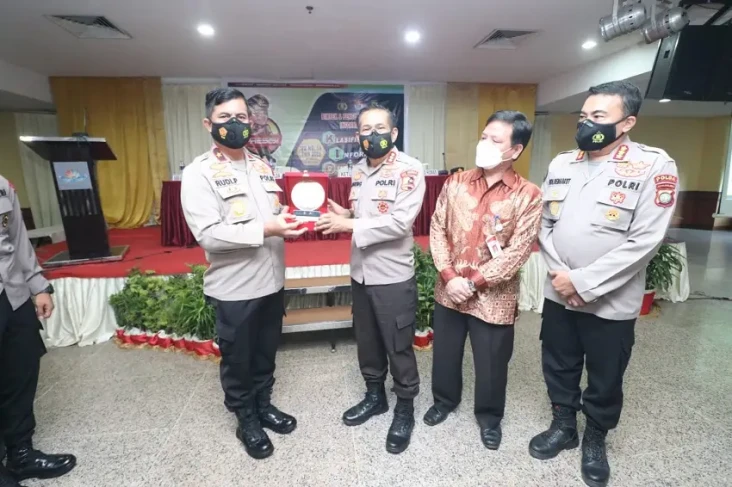 Kuatkan Informasi Publik,...