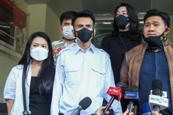 Siap Lawan Ahmad Sahroni,...