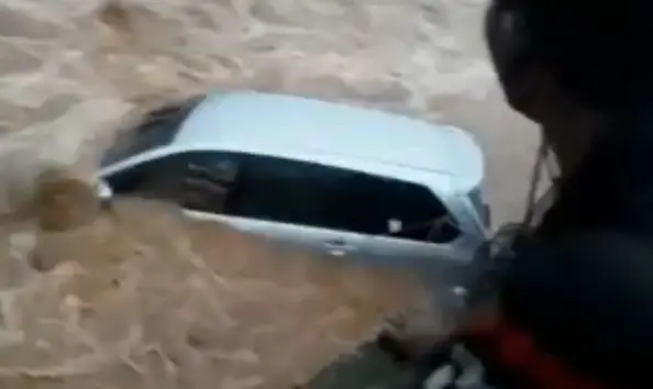 Banjir Bandang Terjang...
