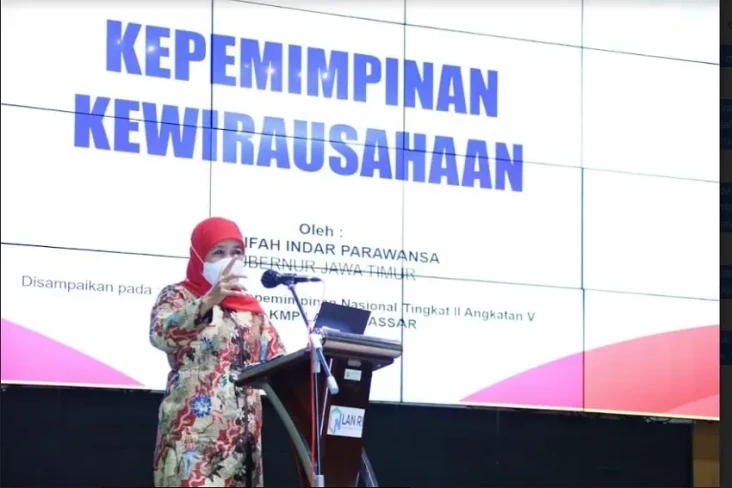 Gubernur Khofifah Berbagi...