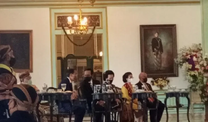 Hadiri Pengukuhan Mangkunegara...