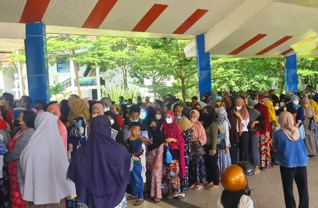 Operasi Pasar Minyak...