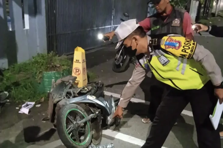 Sopir Mengantuk Seruduk...