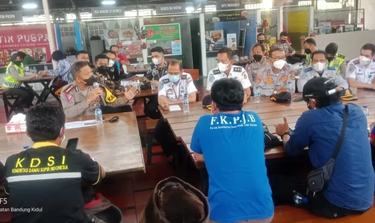 Mengadu ke Polda Jabar,...